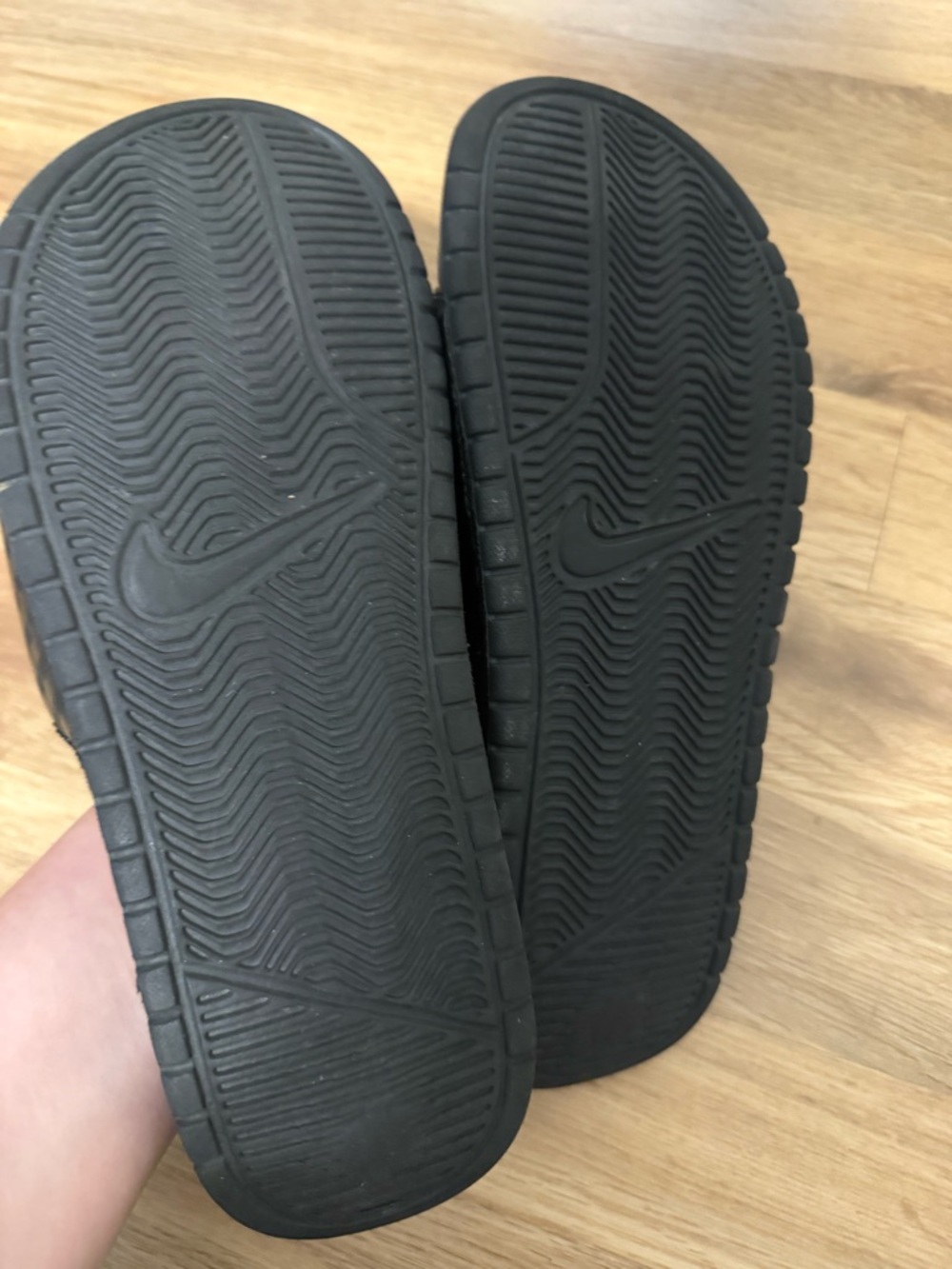 Nike Black White Slide Sandals - Picture 3 of 4